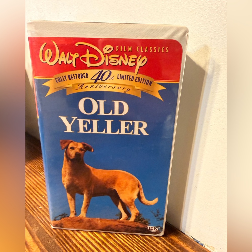 VTG Disney vhs movie old yeller dog movie